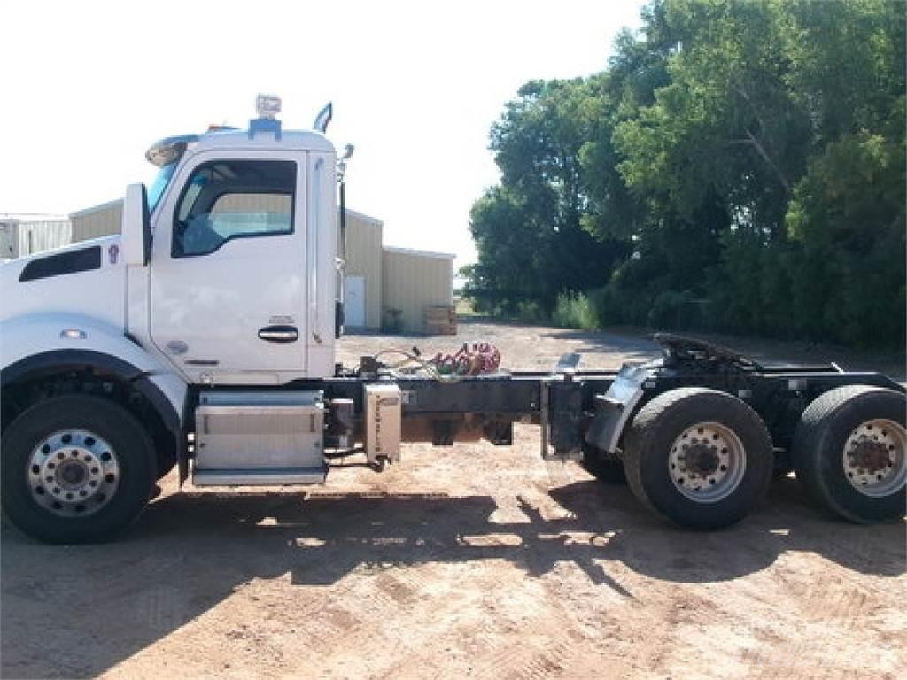 Kenworth T880 Truck Tractor Units