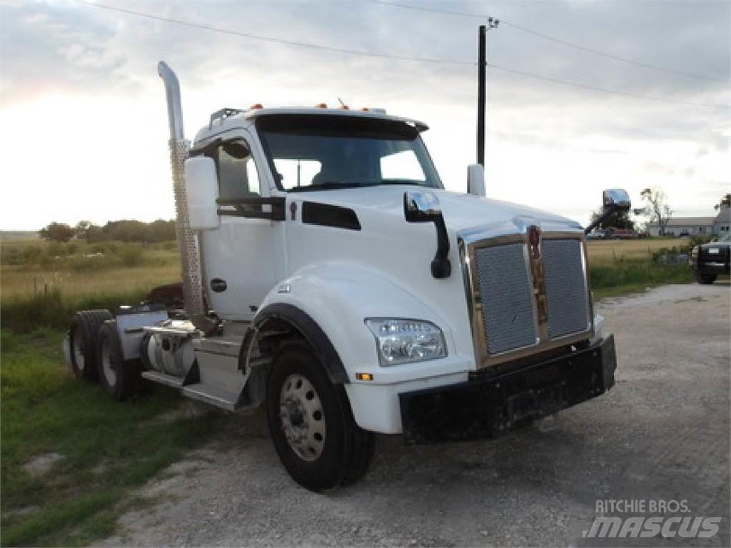 Kenworth T880 Truck Tractor Units
