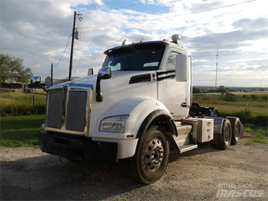 Kenworth T880 Truck Tractor Units
