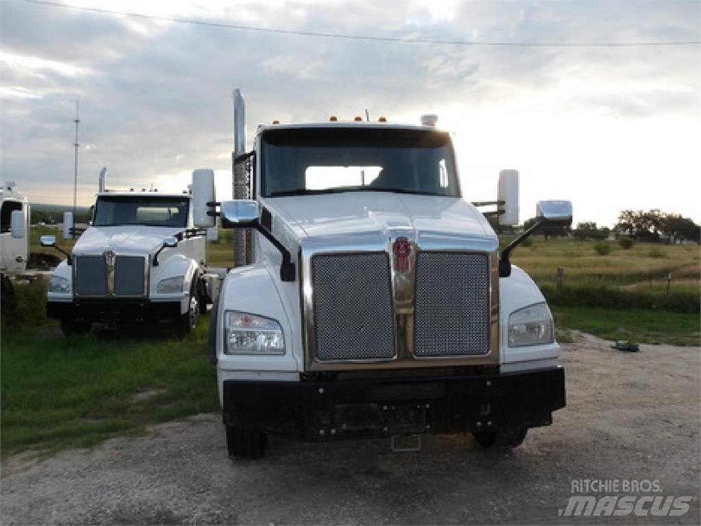 Kenworth T880 Truck Tractor Units