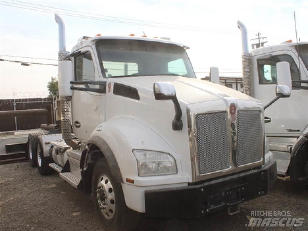 Kenworth T880 Truck Tractor Units