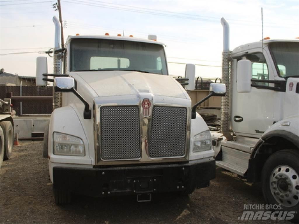 Kenworth T880 Truck Tractor Units