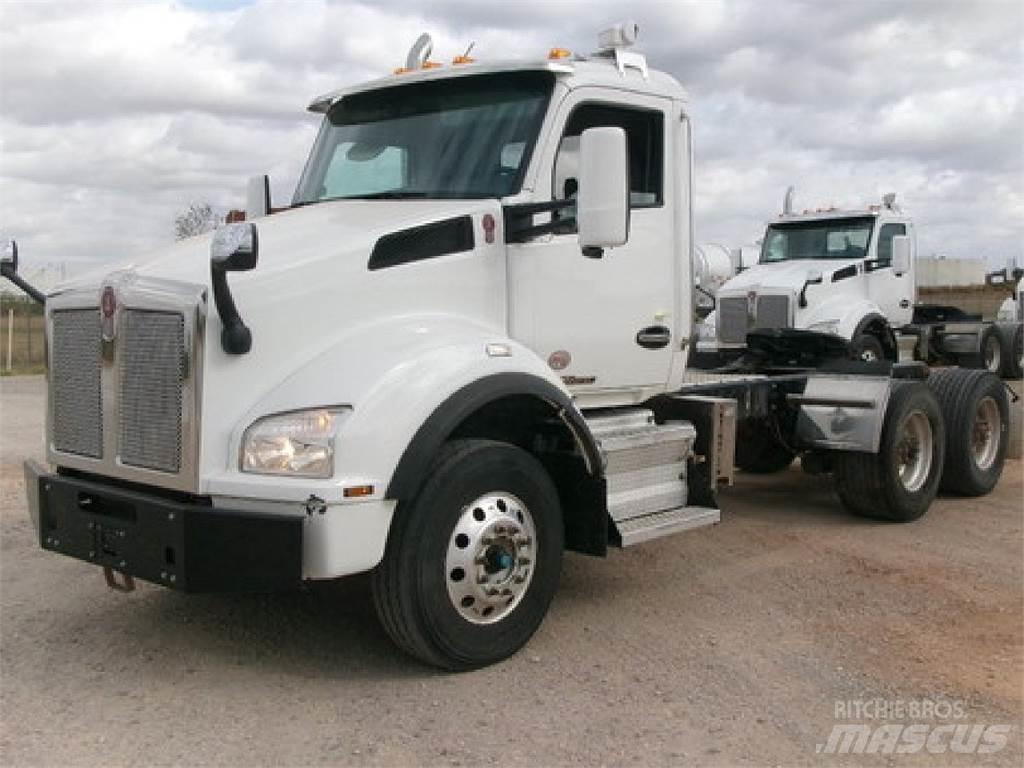 Kenworth T880 Truck Tractor Units