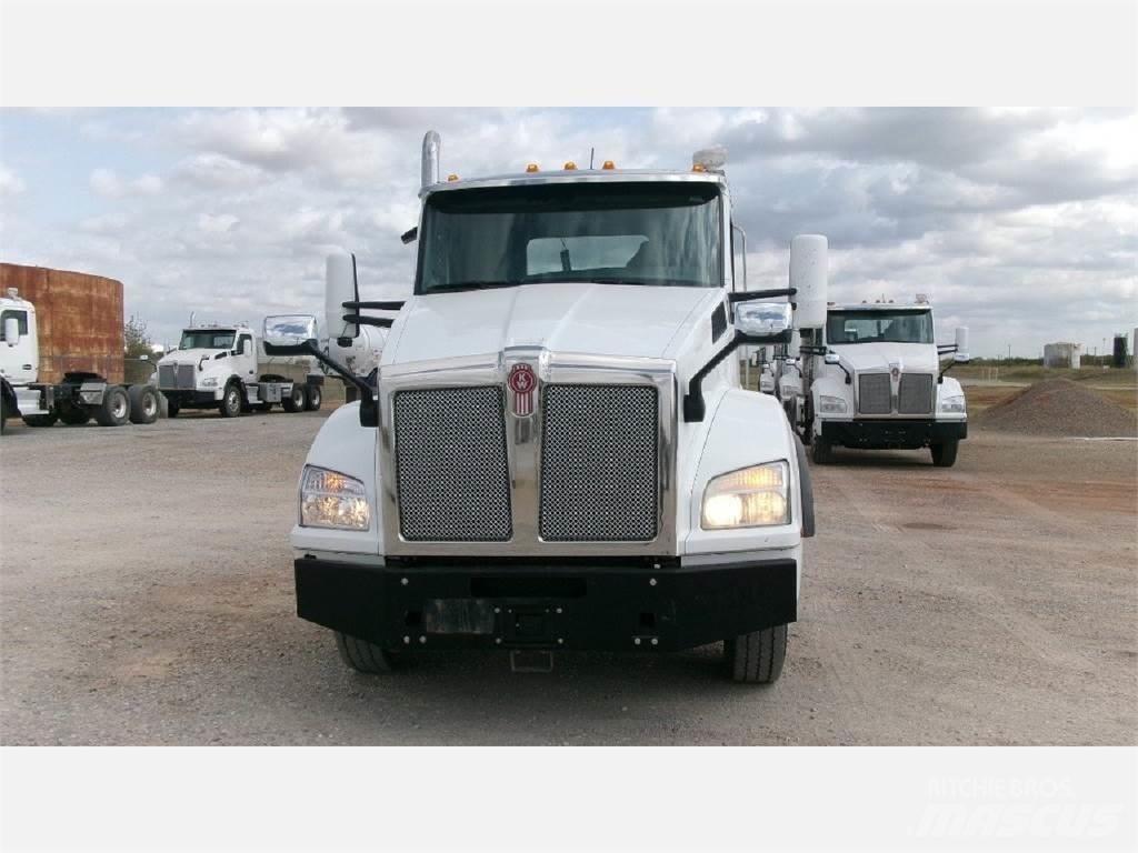 Kenworth T880 Truck Tractor Units