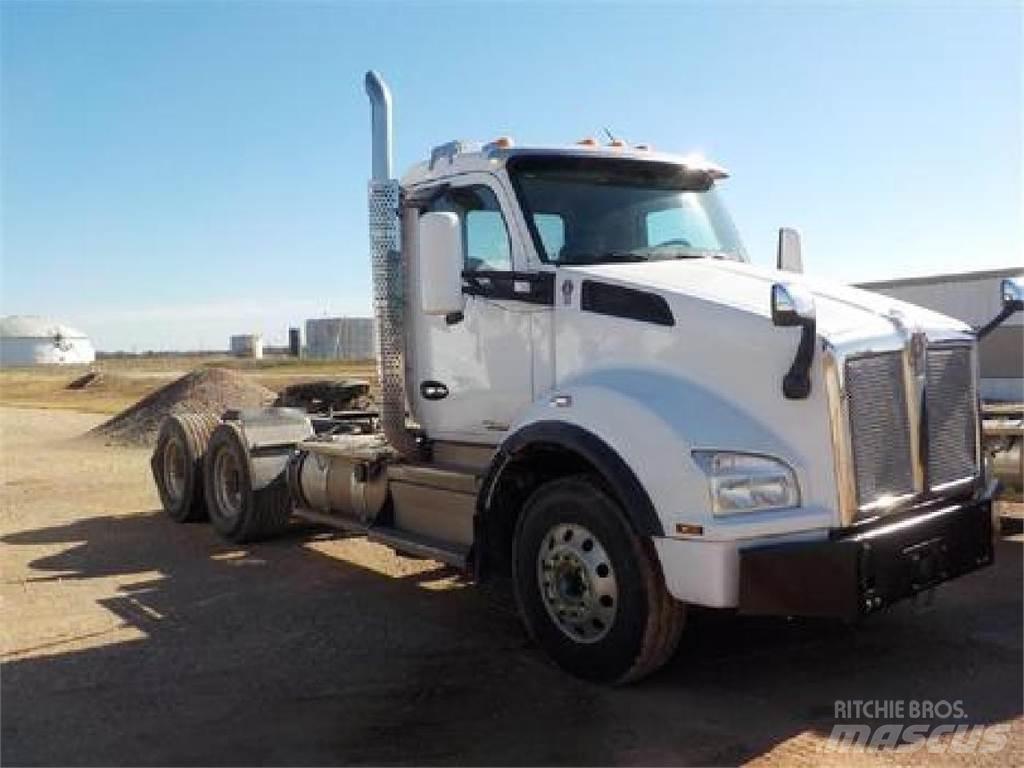Kenworth T880 Truck Tractor Units