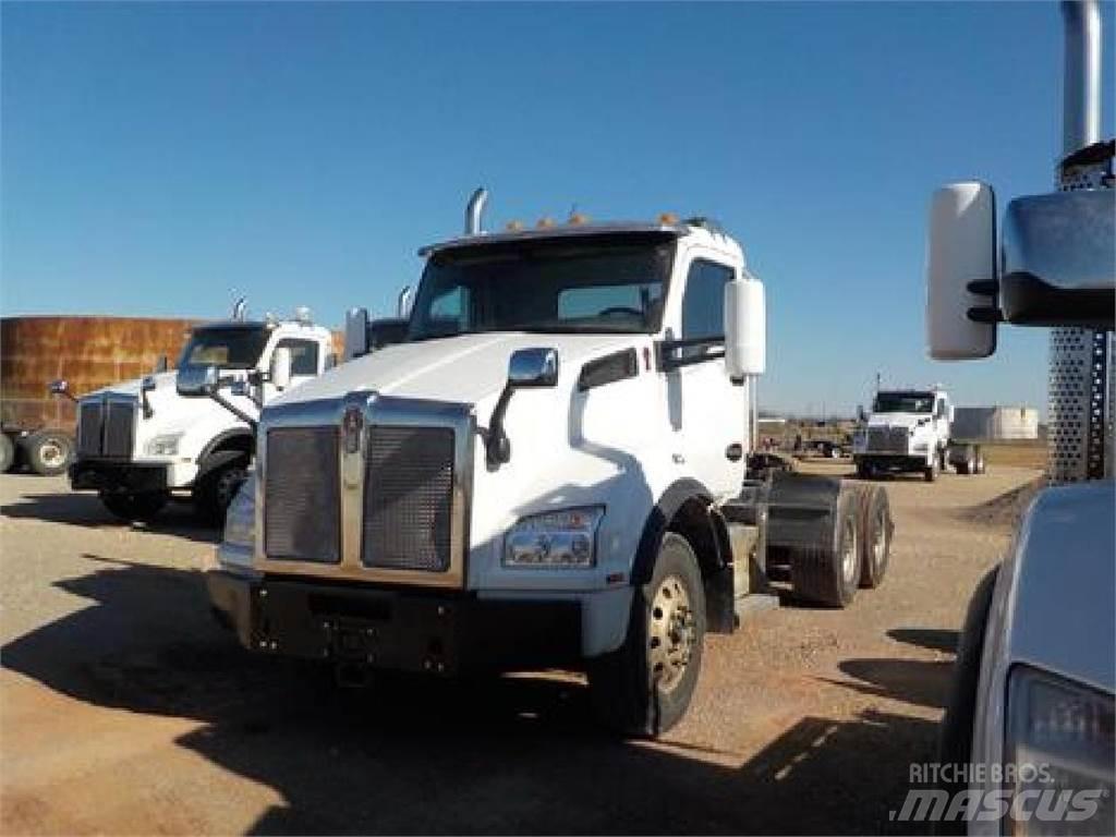 Kenworth T880 Truck Tractor Units