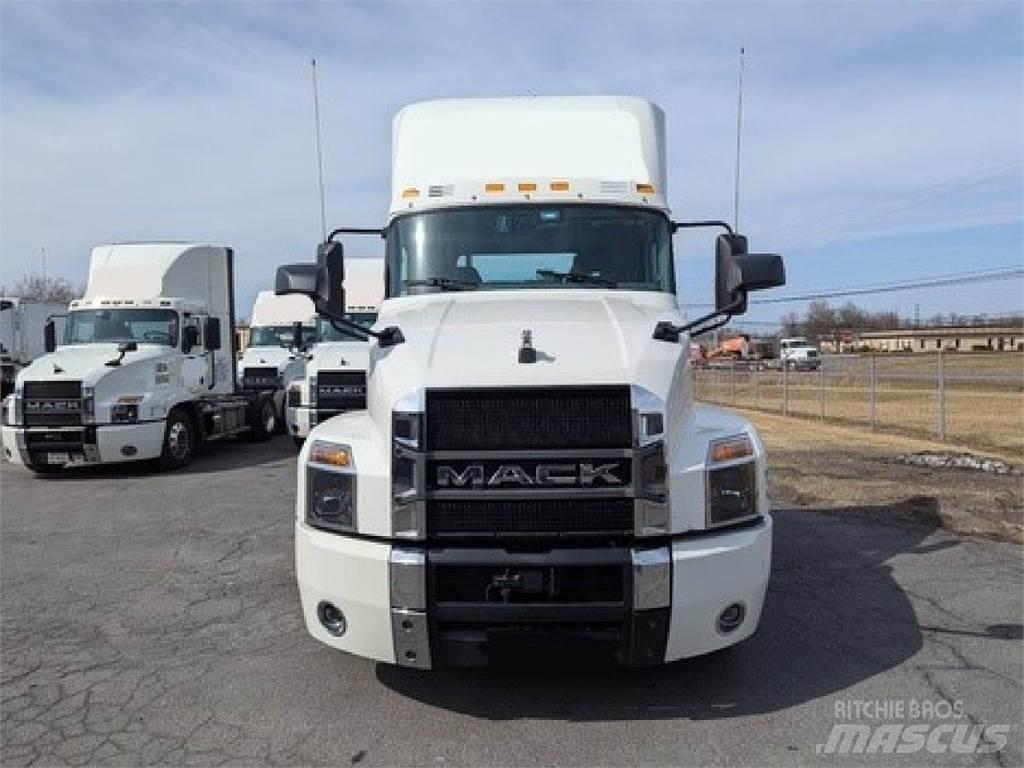 Mack AN64T Truck Tractor Units
