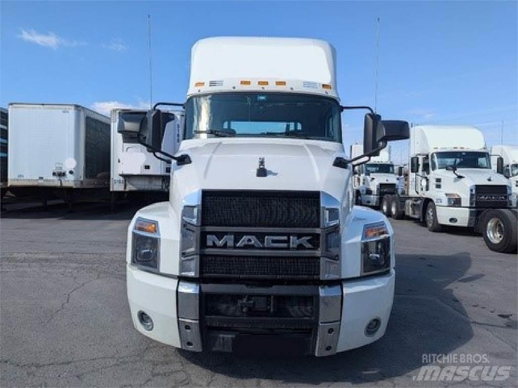 Mack AN64T Truck Tractor Units