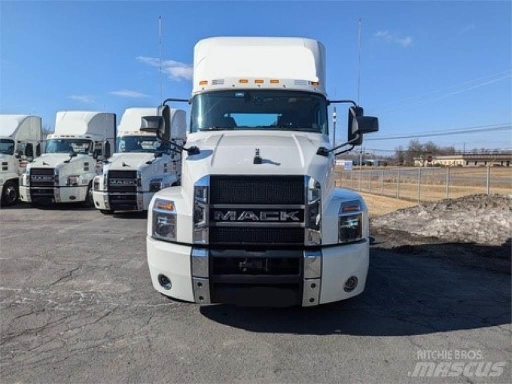 Mack AN64T Truck Tractor Units