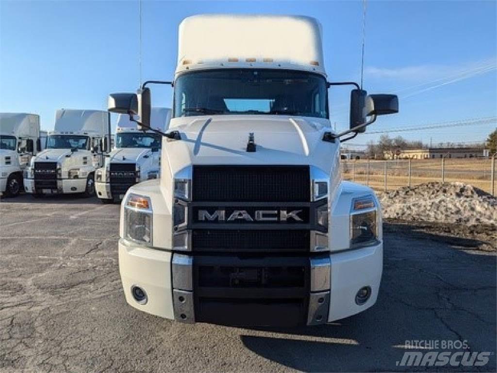 Mack AN64T Truck Tractor Units