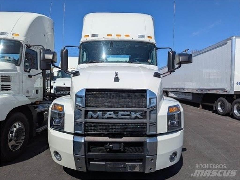 Mack AN64T Truck Tractor Units