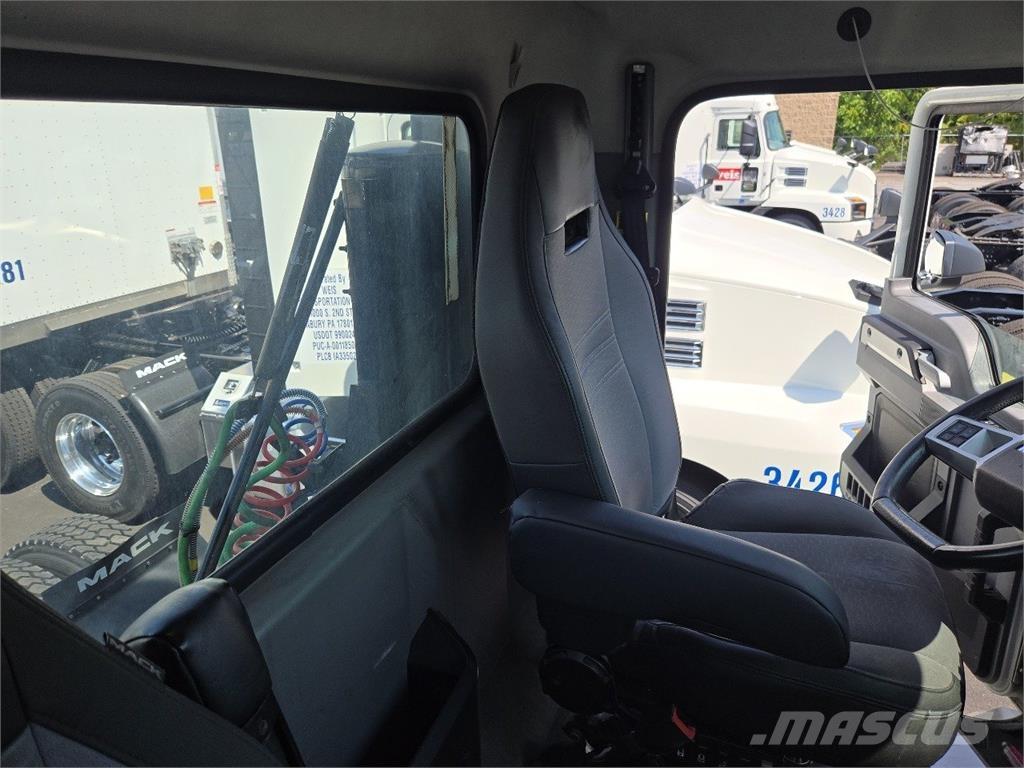Mack AN64T Truck Tractor Units