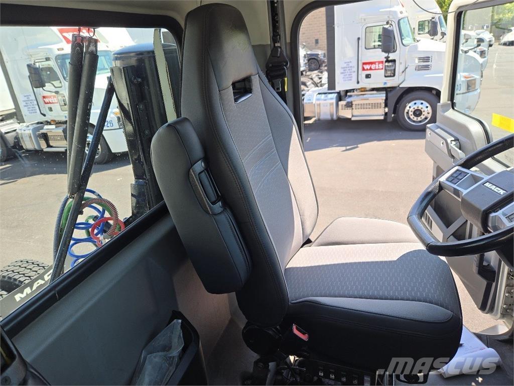 Mack AN64T Truck Tractor Units