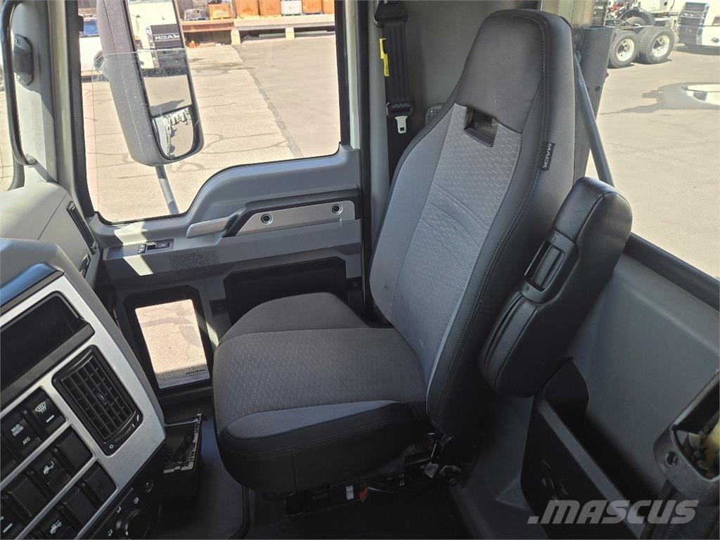 Mack AN64T Truck Tractor Units