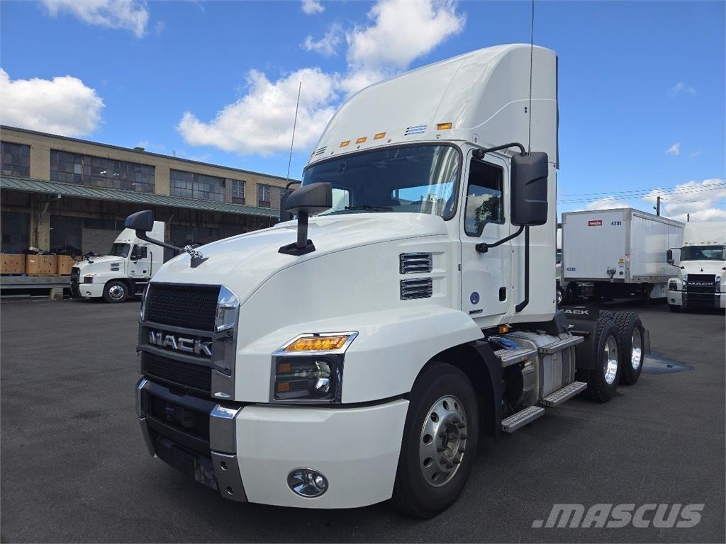 Mack AN64T Truck Tractor Units