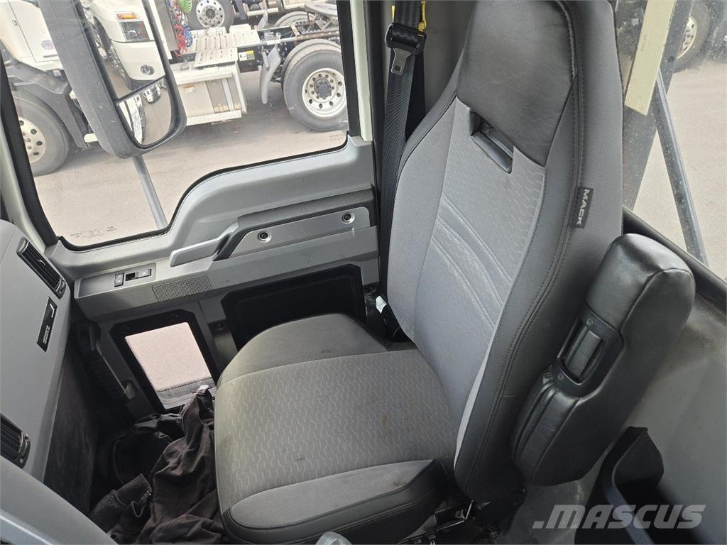 Mack AN64T Truck Tractor Units