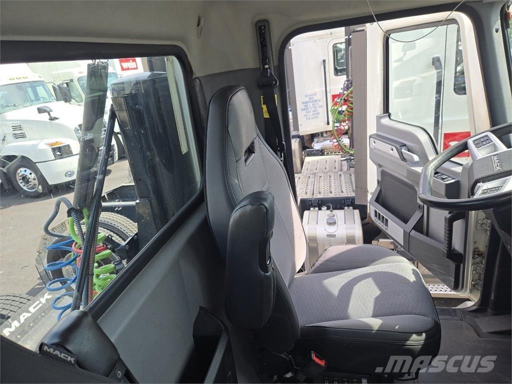 Mack AN64T Truck Tractor Units