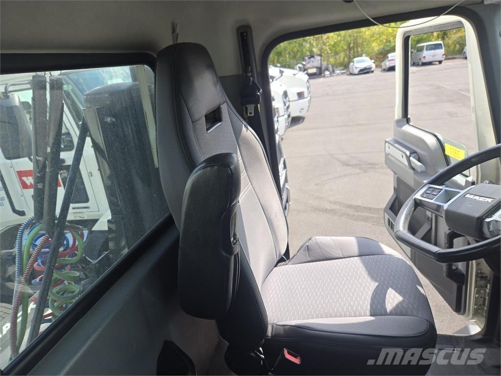 Mack AN64T Truck Tractor Units