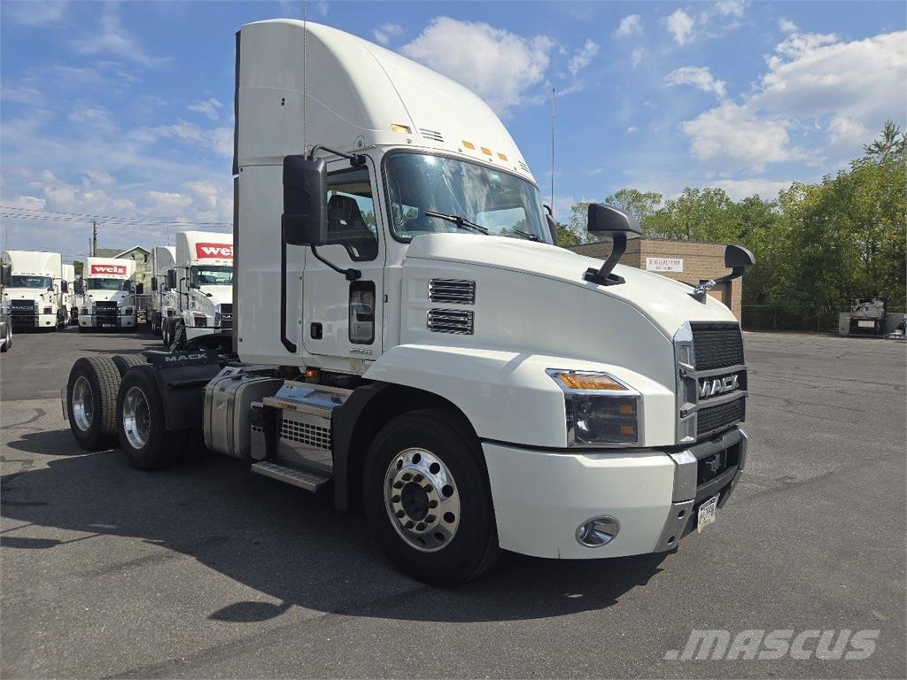 Mack AN64T Truck Tractor Units