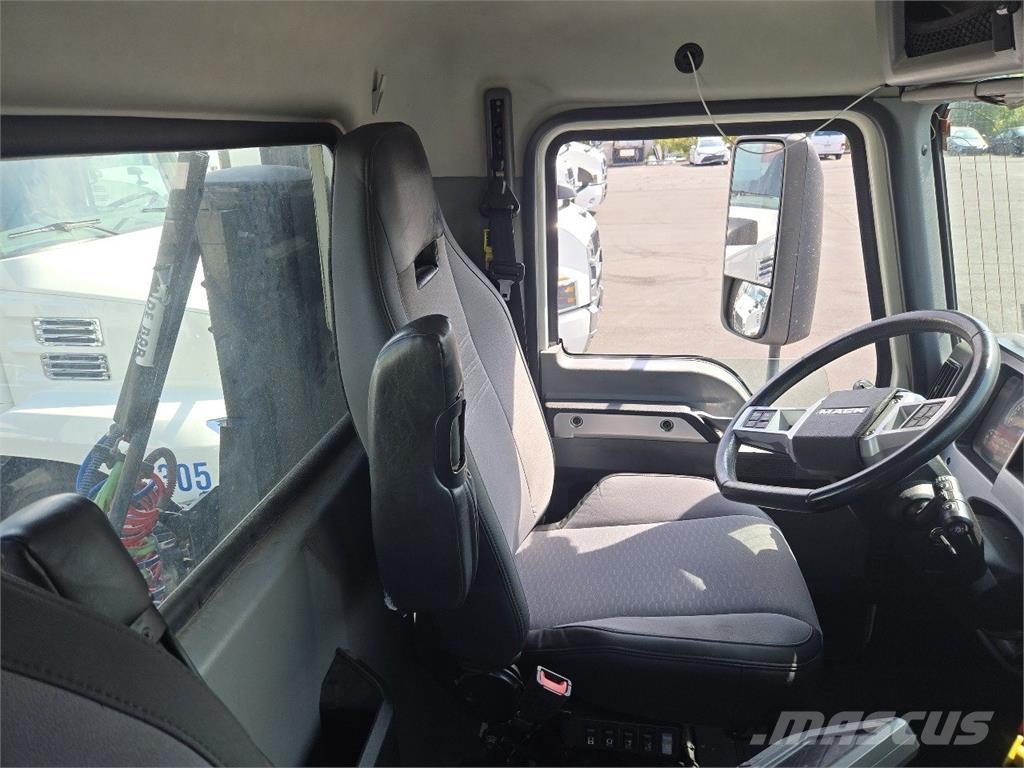 Mack AN64T Truck Tractor Units