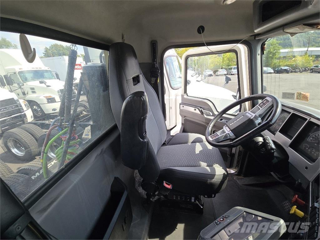 Mack AN64T Truck Tractor Units