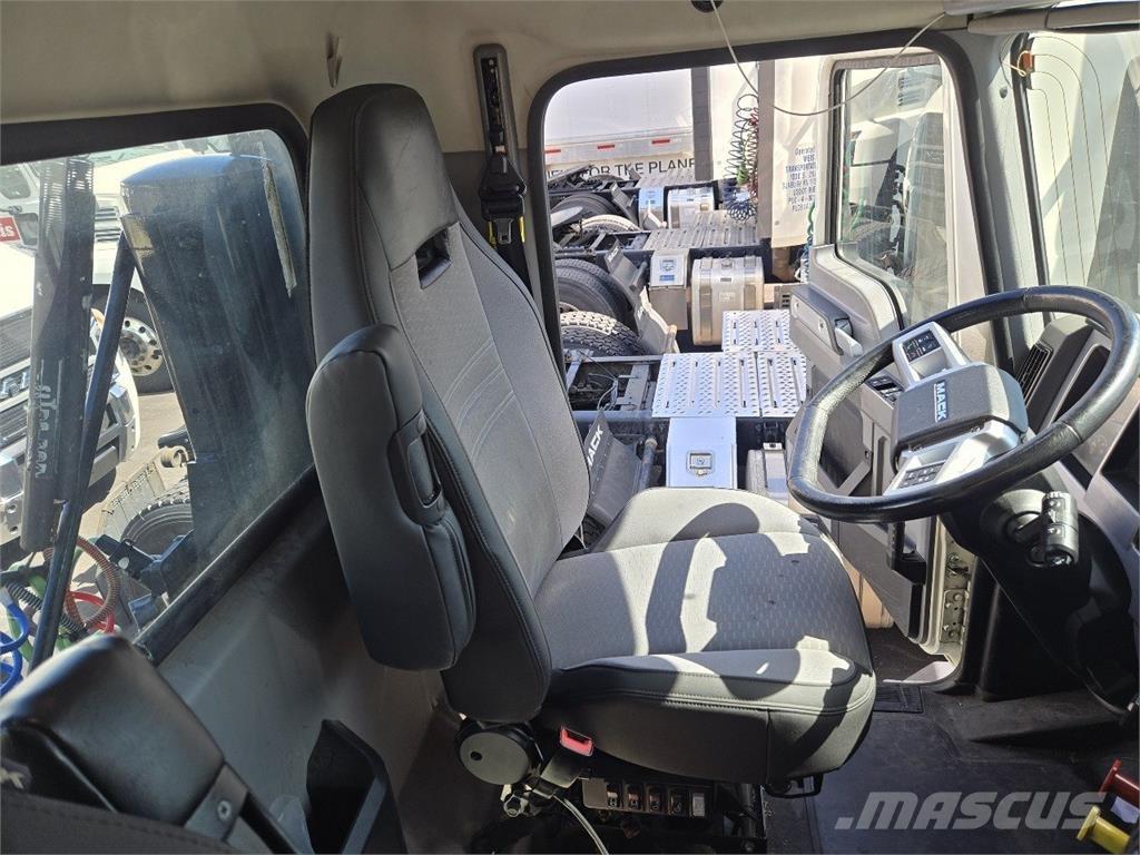 Mack AN64T Truck Tractor Units