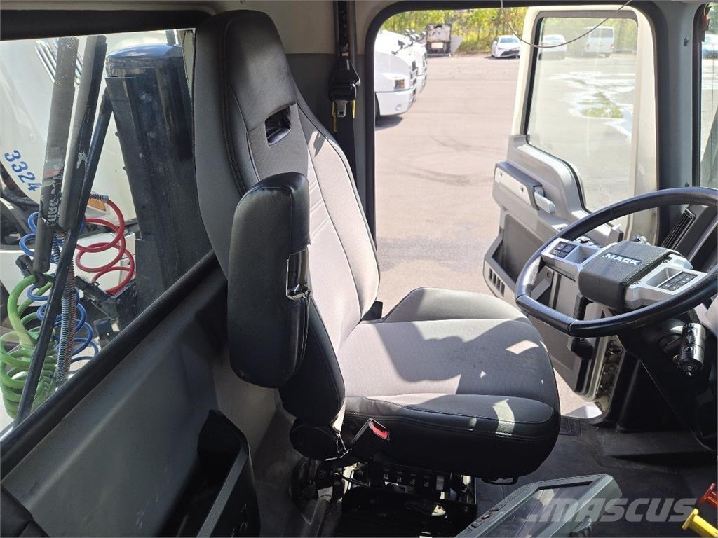 Mack AN64T Truck Tractor Units