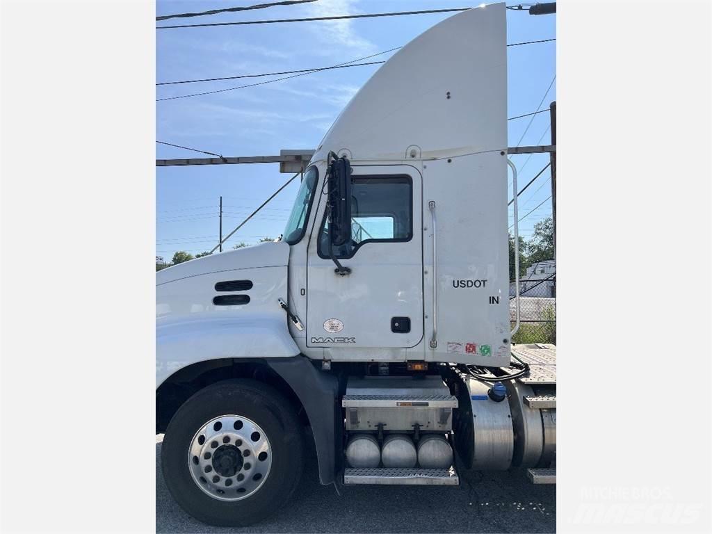 Mack CXU613 Truck Tractor Units