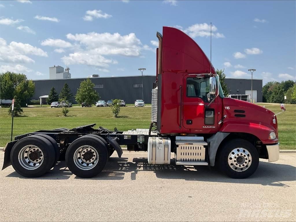 Mack CXU613 Truck Tractor Units