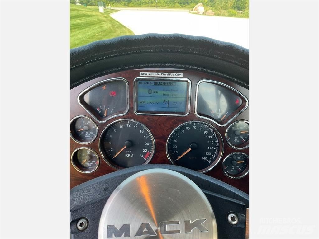Mack CXU613 Truck Tractor Units