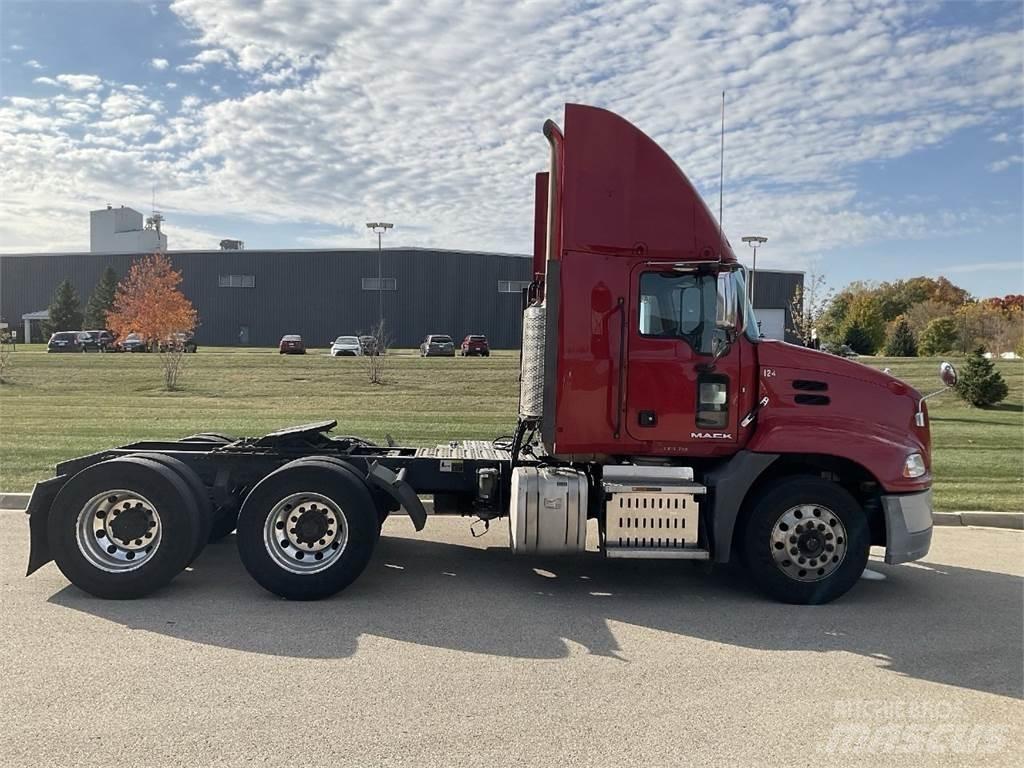 Mack CXU613 Truck Tractor Units