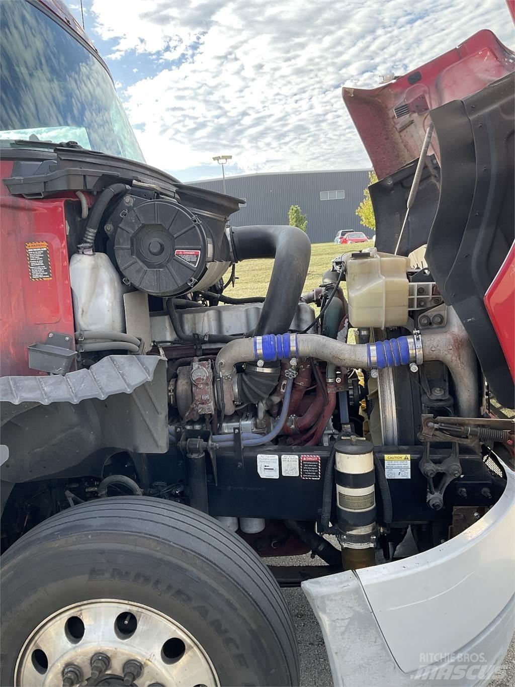 Mack CXU613 Truck Tractor Units