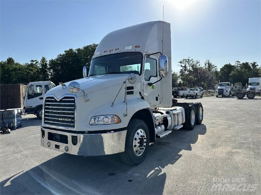 Mack CXU613 Truck Tractor Units