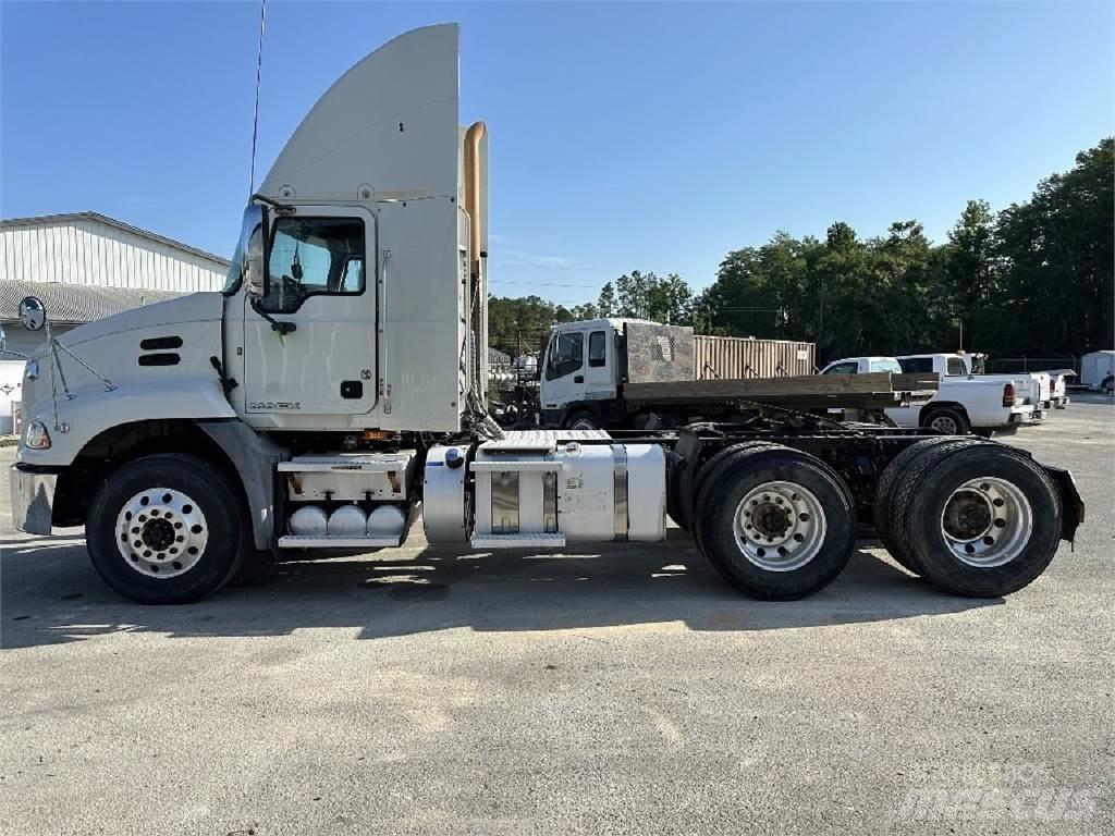Mack CXU613 Truck Tractor Units