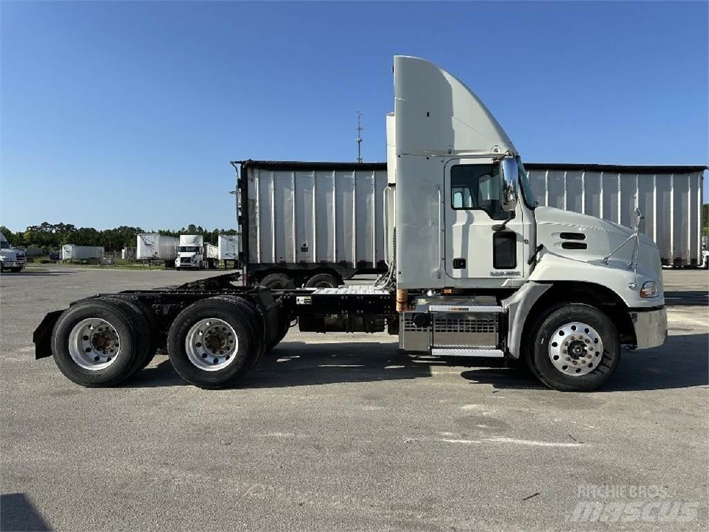 Mack CXU613 Truck Tractor Units