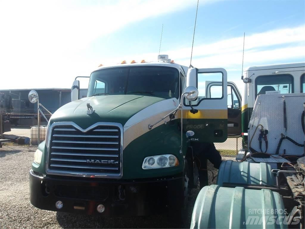Mack CXU613 Truck Tractor Units