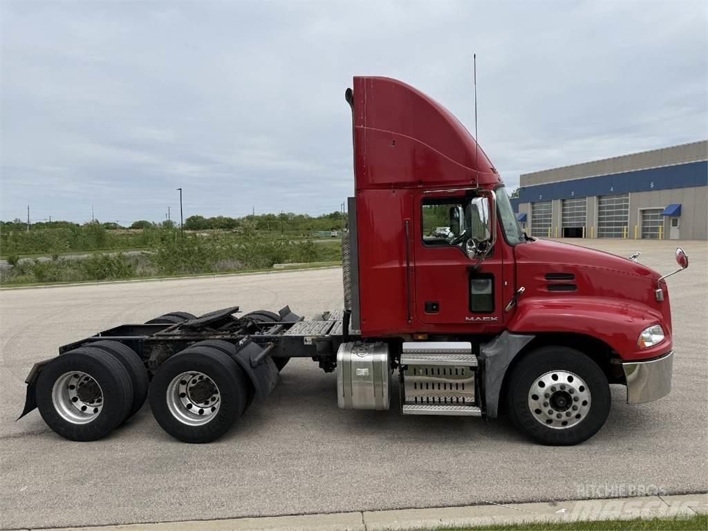 Mack CXU613 Truck Tractor Units