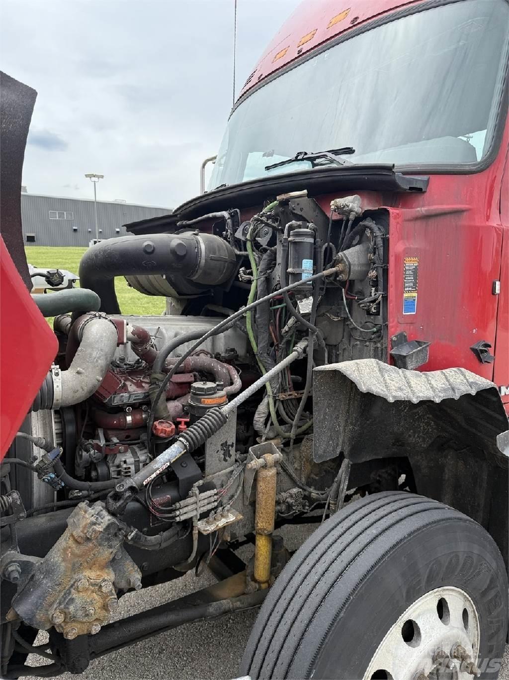 Mack CXU613 Truck Tractor Units