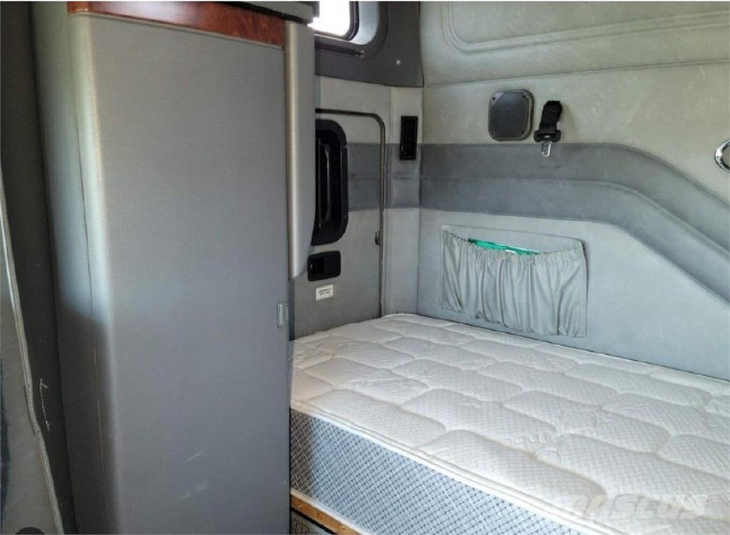 Mack CXU613 Truck Tractor Units