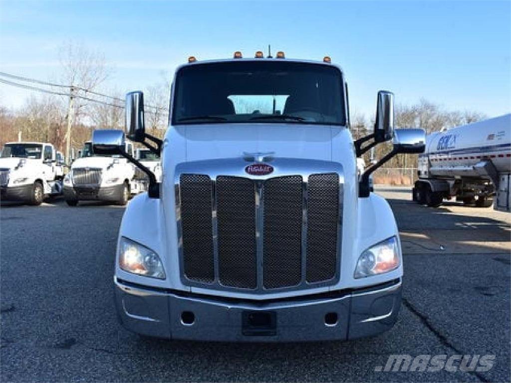 Peterbilt 579 Truck Tractor Units