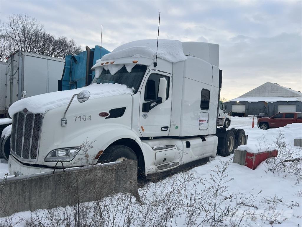 Peterbilt 579 Truck Tractor Units