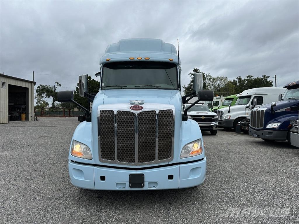 Peterbilt 579 Truck Tractor Units