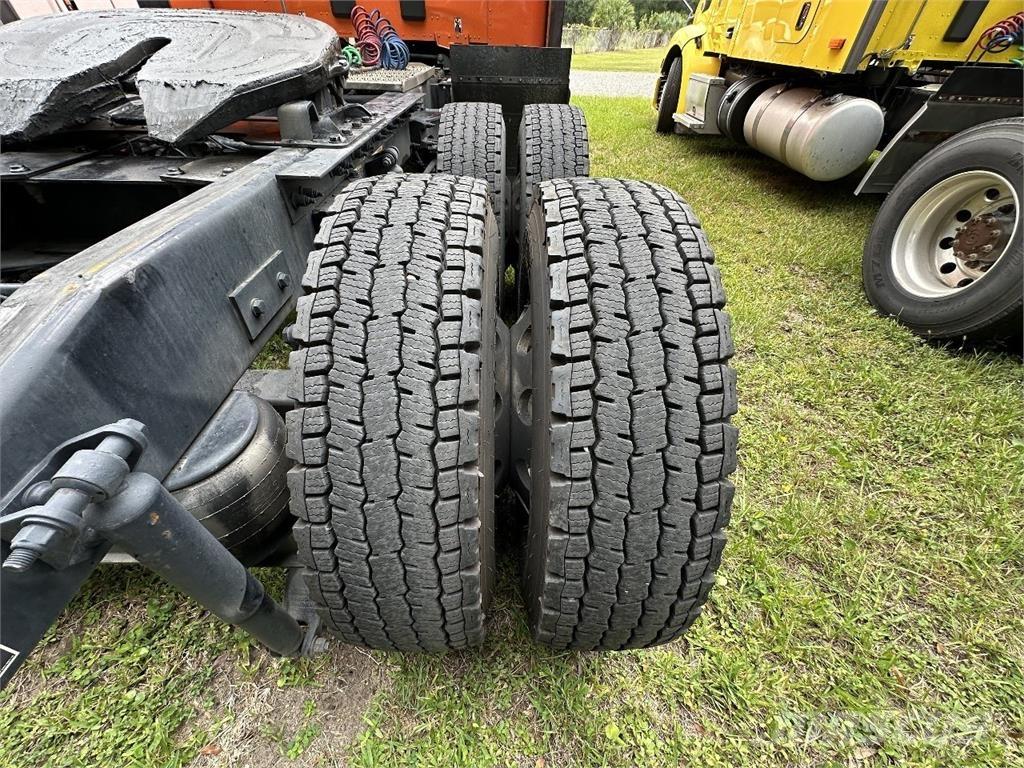 Peterbilt 579 Truck Tractor Units