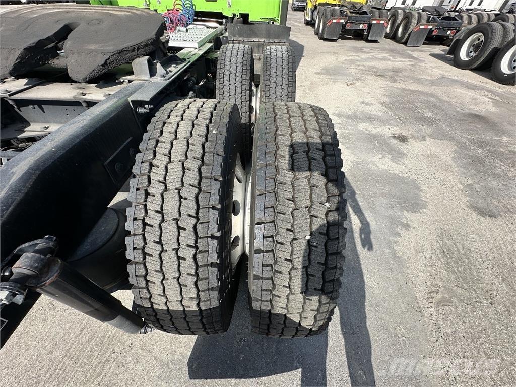 Peterbilt 579 Truck Tractor Units