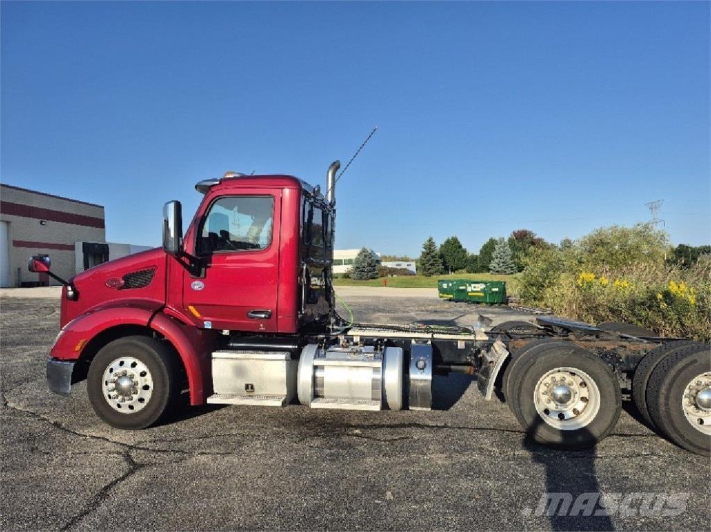 Peterbilt 579 Truck Tractor Units