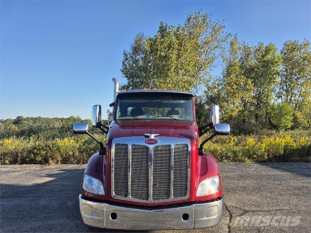 Peterbilt 579 Truck Tractor Units