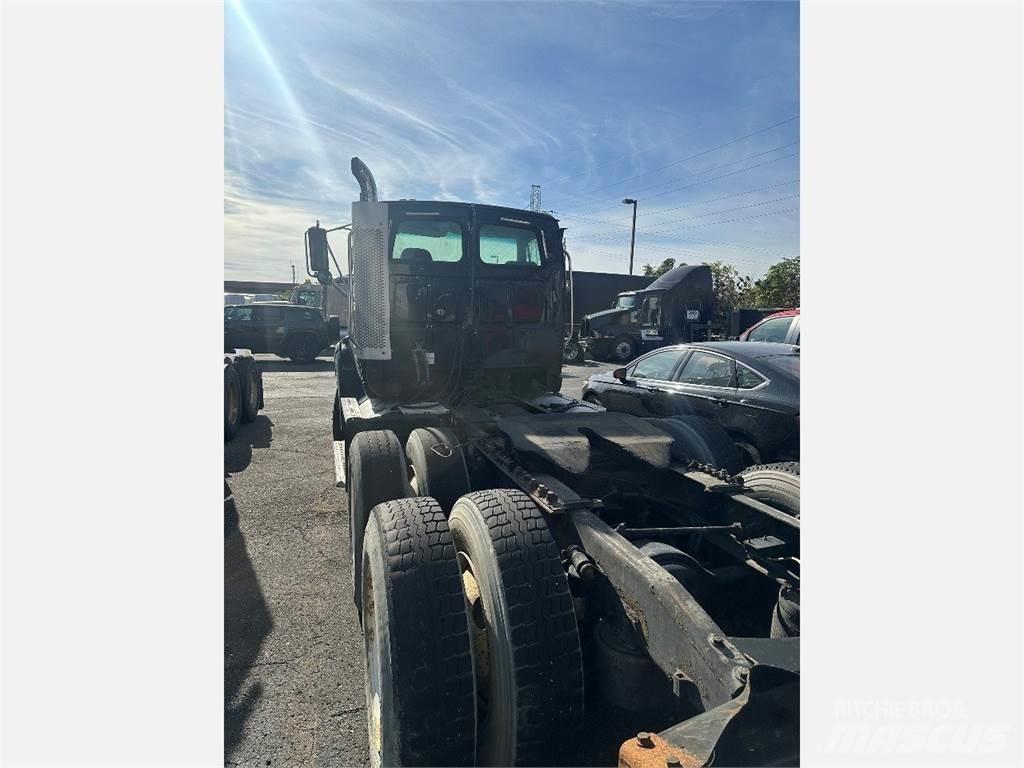 Sterling A9500 Truck Tractor Units