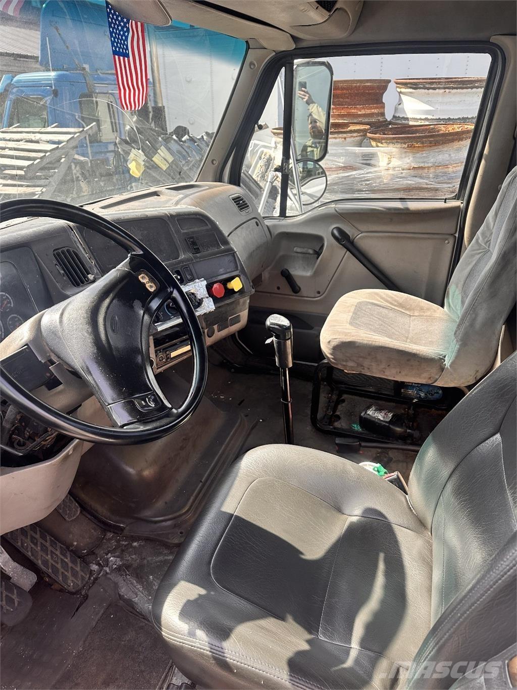 Sterling A9500 Truck Tractor Units
