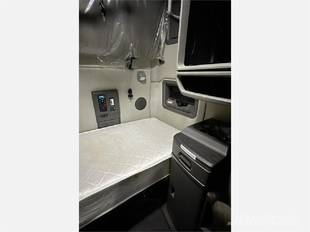 Volvo VNL64T760 Truck Tractor Units