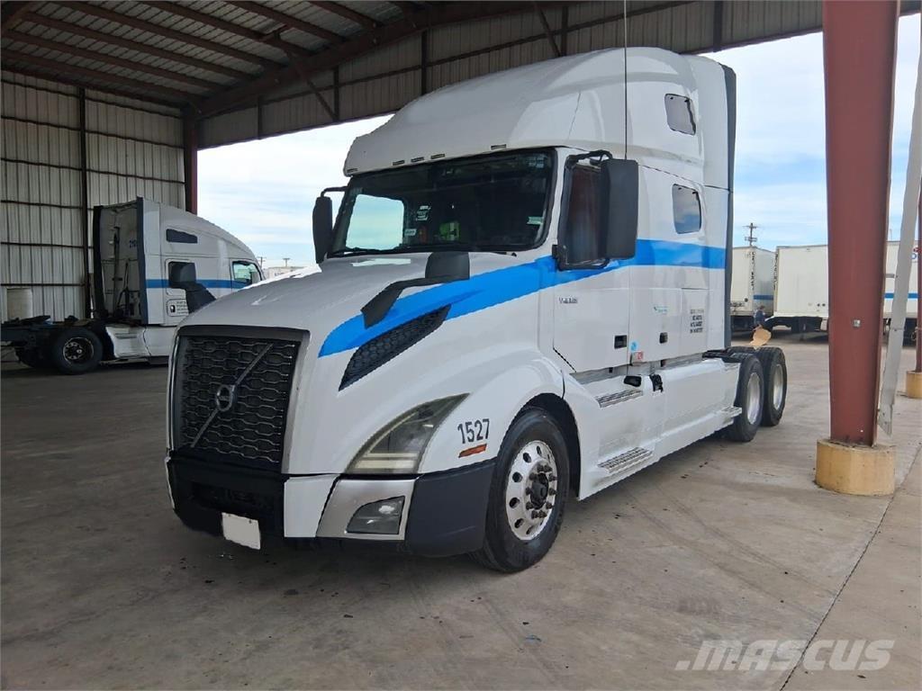 Volvo VNL64T760 Truck Tractor Units